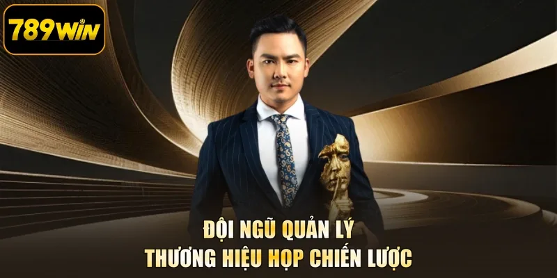 Đội ngũ quản lý thương hiệu họp chiến lược